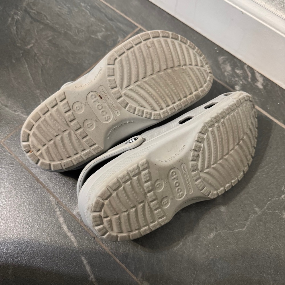 Crocs Classic Clog Womens 8 Mens 6 Light Gray‎ Slip On Comfort Shoes - Picture 5 of 6